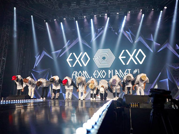 EXO Sukses Hibur 42 Ribu Penonton Selama 3 Hari di Konser Solo Perdananya!